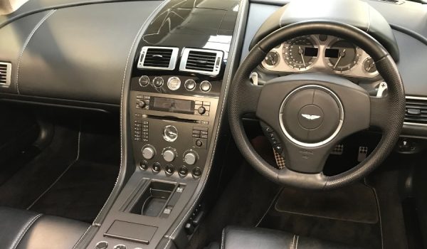 Aston Martin V8 / V12 Vantage (2005 – 2012) AMi V1 – Volvo Navigation